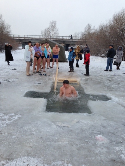 Спортсмены Федерации Киокушинкай отметили праздник Крещения нырянием в реке Кача