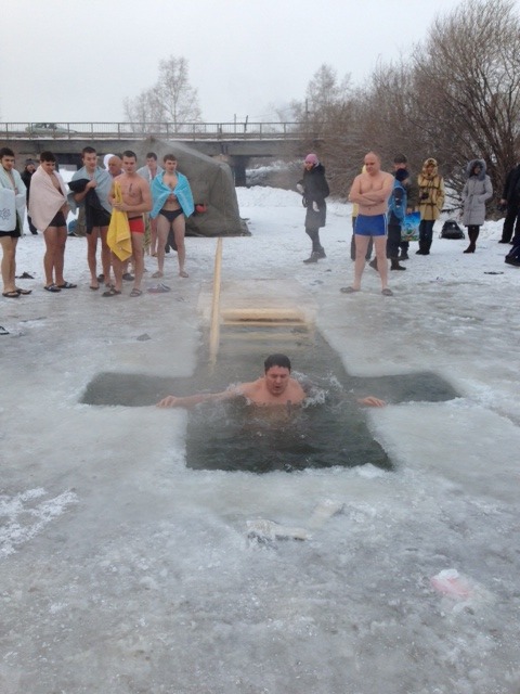 Спортсмены Федерации Киокушинкай отметили праздник Крещения нырянием в реке Кача
